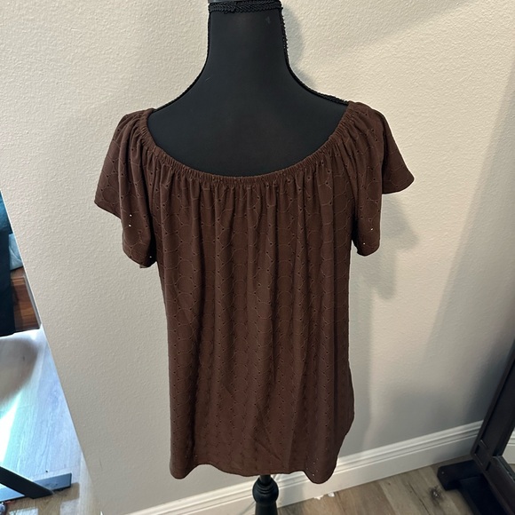 brown patterned top - Picture 2 of 5